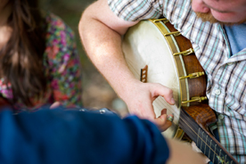 Andrew Zinn on banjo, jamming Saturday evening. / © 2011 Heather Haynes